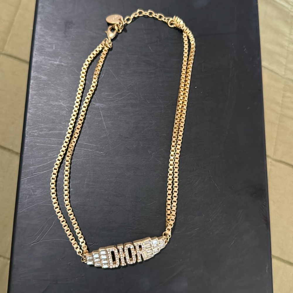 Beautiful chocker
